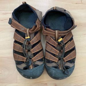 Keen water shoes brown and orange 8.5 sandals